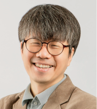 Professor 김병섭 사진