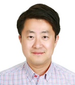 Professor 김철홍 사진